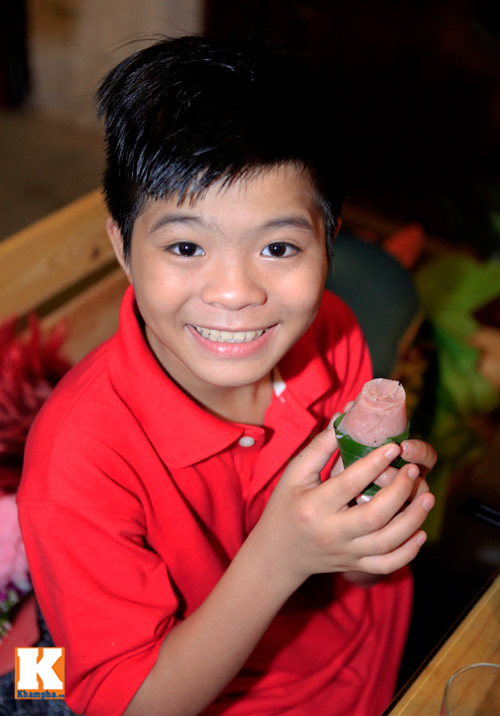 Quang Anh mang đặc sản Thanh Hóa mời cả đội - 11