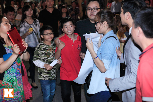 Quang Anh mang đặc sản Thanh Hóa mời cả đội - 3