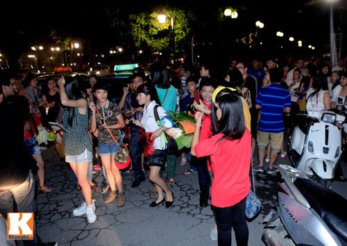 Quang Anh mang đặc sản Thanh Hóa mời cả đội - 2