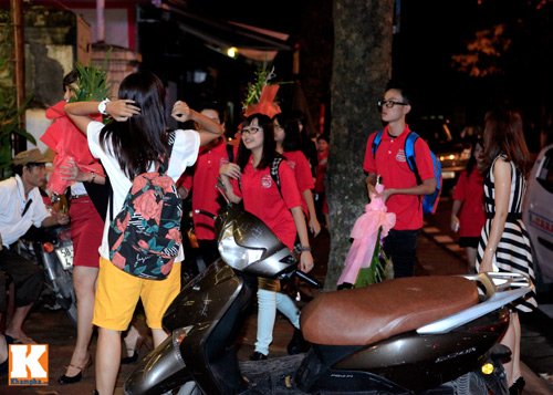 Quang Anh mang đặc sản Thanh Hóa mời cả đội - 4