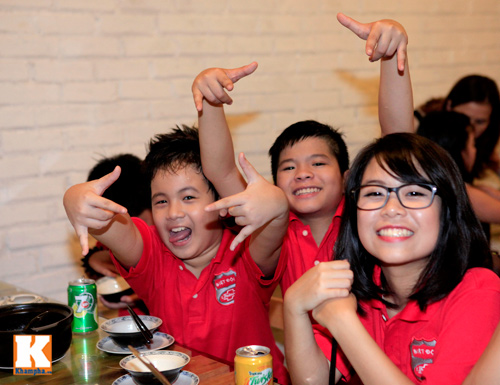 Quang Anh mang đặc sản Thanh Hóa mời cả đội - 8