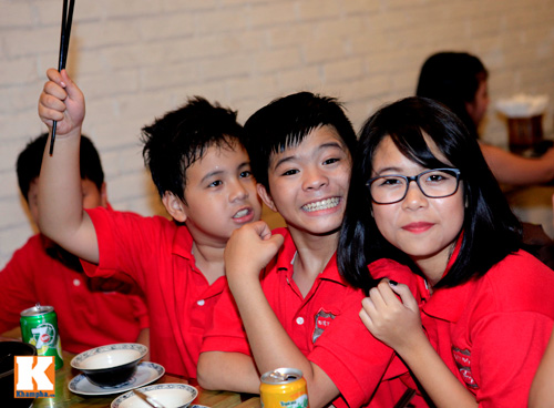 Quang Anh mang đặc sản Thanh Hóa mời cả đội - 7