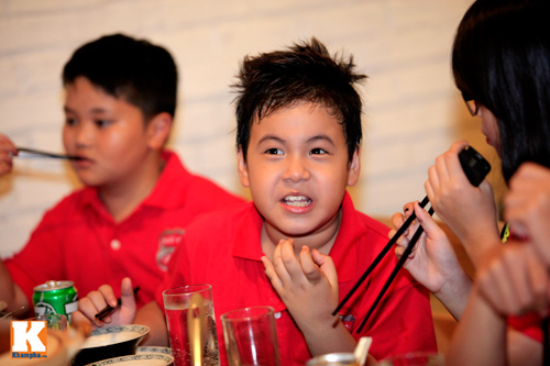 Quang Anh mang đặc sản Thanh Hóa mời cả đội - 5