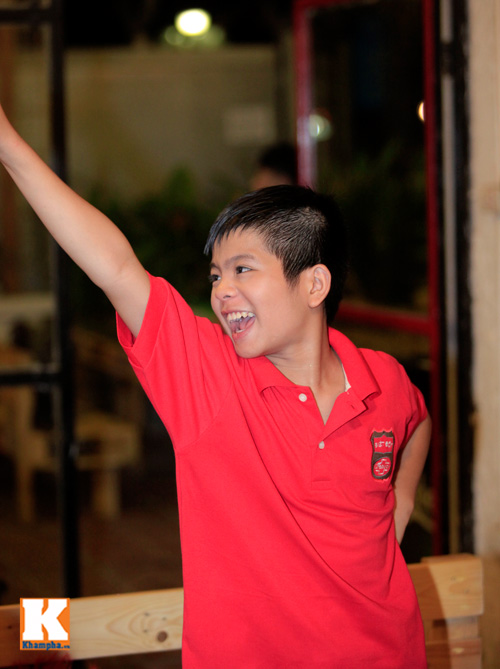 Quang Anh mang đặc sản Thanh Hóa mời cả đội - 4