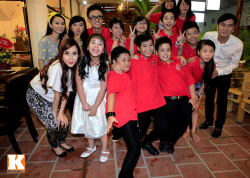 Quang Anh mang đặc sản Thanh Hóa mời cả đội - 10