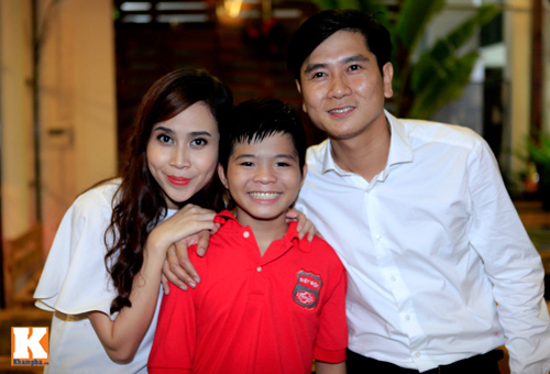 Quang Anh mang đặc sản Thanh Hóa mời cả đội - 11