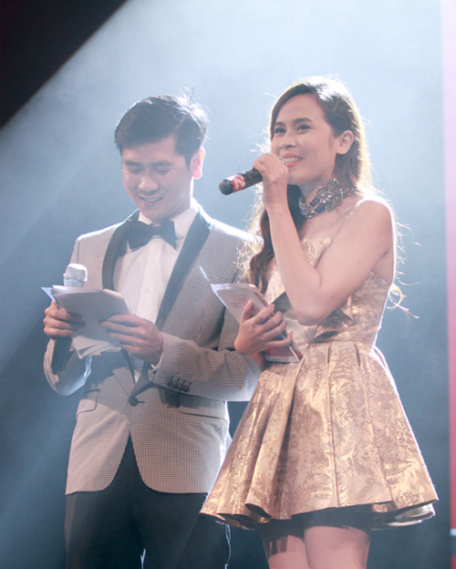 Quán quân The Voice Kids chững chạc trên sân khấu lớn - 18