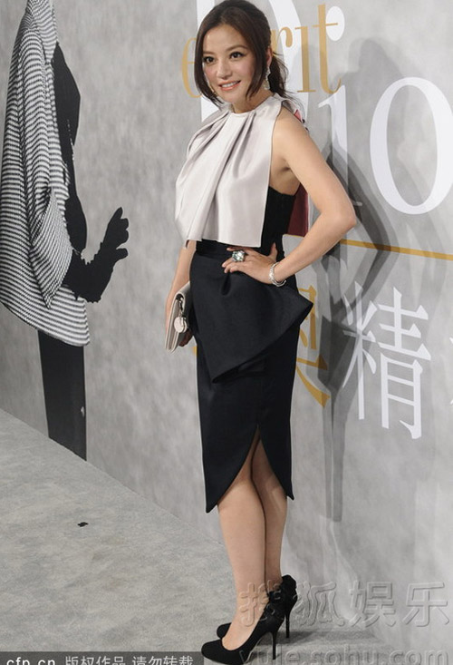 Thái Y Lâm mặc áo rách, lộ nội y - 5