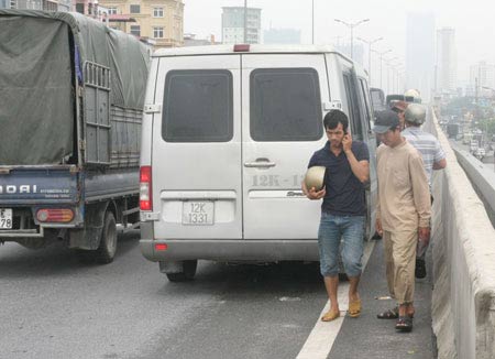 Giỡn với tử thần trên cầu cạn cao tốc - 2