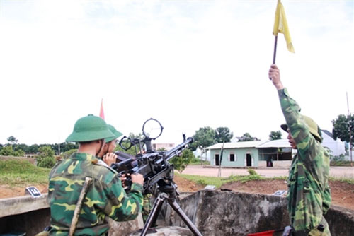 Chiến sĩ trẻ "cưỡi" tăng, luyện súng - 10