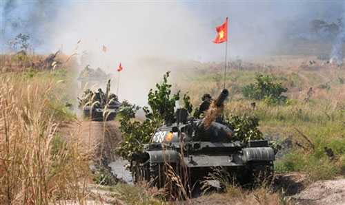 Chiến sĩ trẻ "cưỡi" tăng, luyện súng - 3