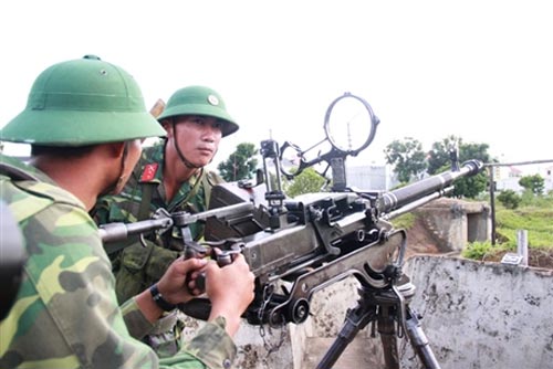 Chiến sĩ trẻ "cưỡi" tăng, luyện súng - 8