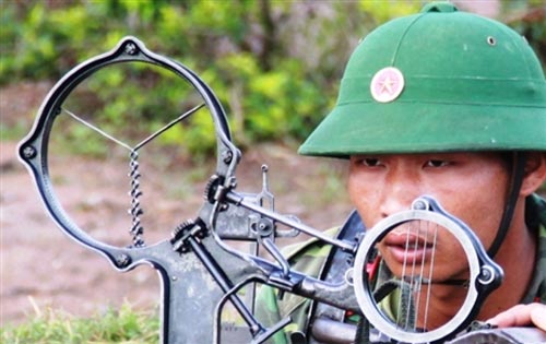 Chiến sĩ trẻ "cưỡi" tăng, luyện súng - 9