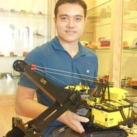 Tin tức trong ngày - Đầu tư bạc tỷ chơi... mô hình