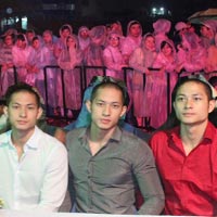 Ca nhạc - MTV - Khán giả đội mưa đi gặp "trai đẹp"