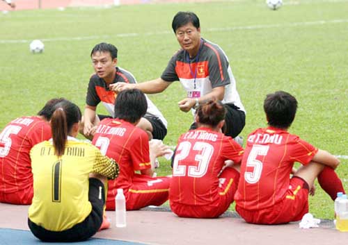 ĐT nữ Việt Nam có trận thắng đầu tiên - 1