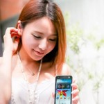 Thời trang Hi-tech - &quot;Ngọc nữ&quot; dịu dàng cùng smartphone