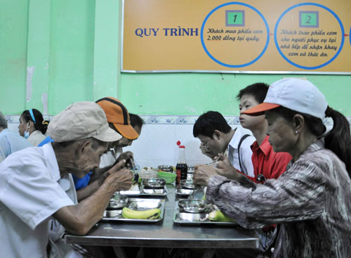 Giải mã chuyện người Sài Gòn làm từ thiện - 3