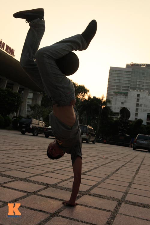 Giới trẻ Hà Nội mê tâng bóng nghệ thuật - 14