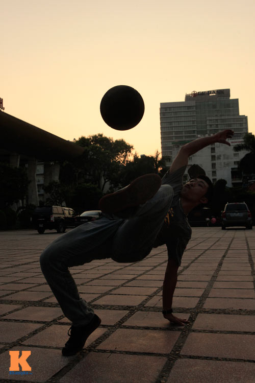 Giới trẻ Hà Nội mê tâng bóng nghệ thuật - 13