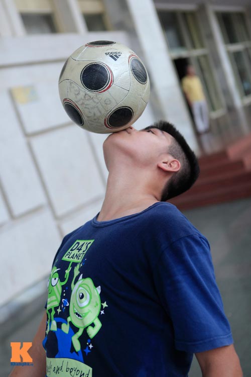 Giới trẻ Hà Nội mê tâng bóng nghệ thuật - 2