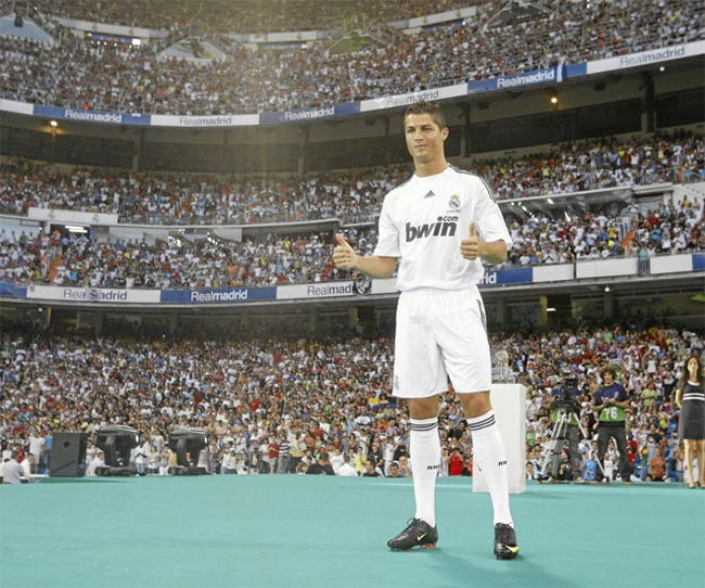 Bản hợp đồng kỷ lục thế giới năm 2009 đã đưa Ronaldo về Real.
