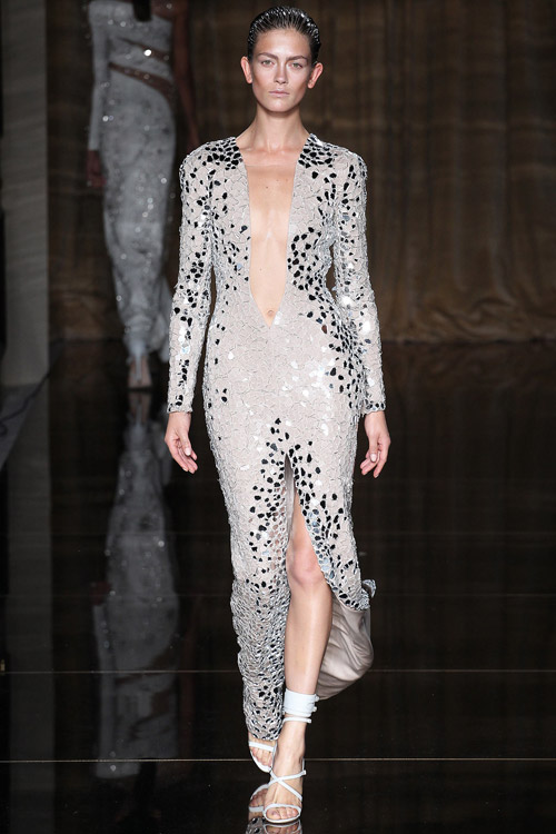 Mốt trong suốt táo bạo phủ kín sàn diễn - 19