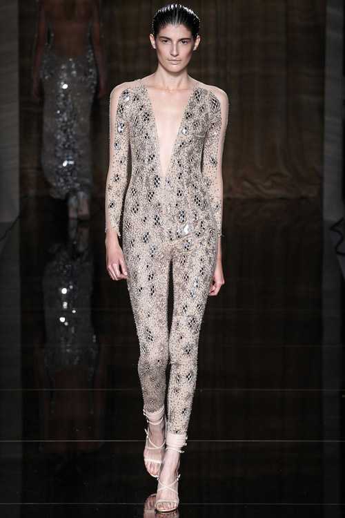 Mốt trong suốt táo bạo phủ kín sàn diễn - 20