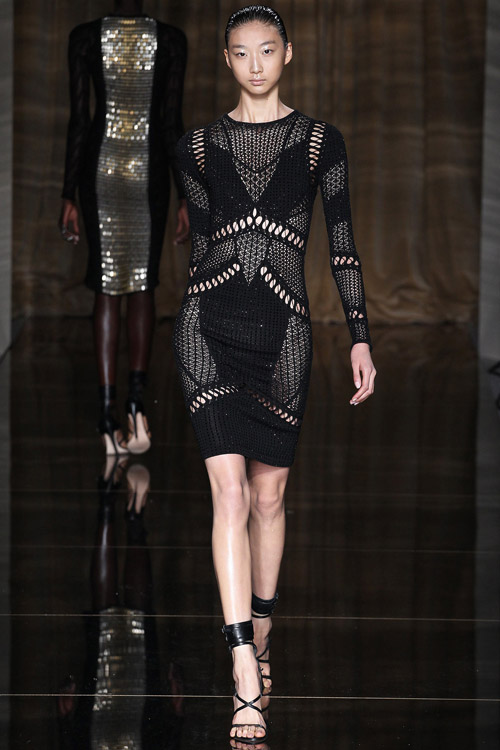 Mốt trong suốt táo bạo phủ kín sàn diễn - 2