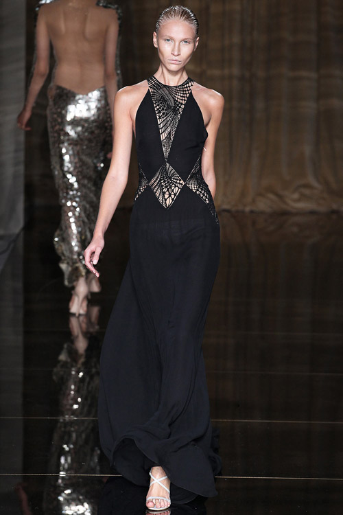 Mốt trong suốt táo bạo phủ kín sàn diễn - 6