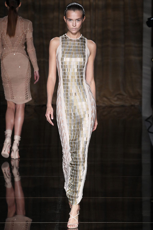 Mốt trong suốt táo bạo phủ kín sàn diễn - 9