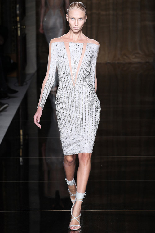 Mốt trong suốt táo bạo phủ kín sàn diễn - 14