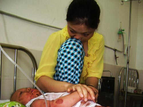 Ăn thuốc như kẹo, bé gái nguy kịch - 2