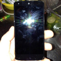 Nexus 5 “trần trụi” không báo trước