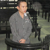 Pháp luật - Đánh em không được, sang chém hàng xóm!
