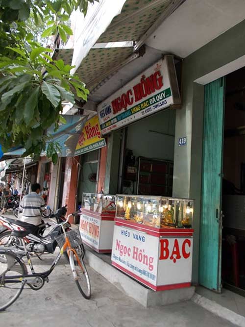 Truy nóng đối tượng dùng đá cướp tiệm vàng - 4