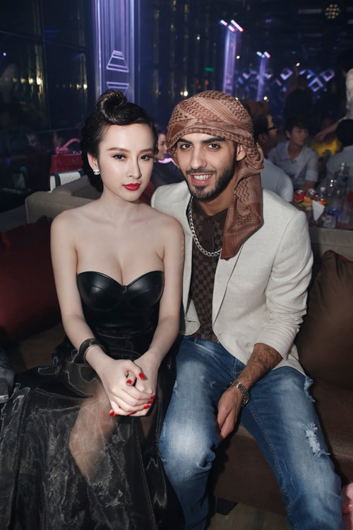 "Nạn" khoe ngực ngập tràn showbiz Việt - 8