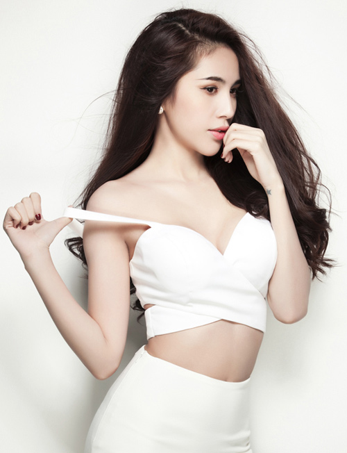 "Nạn" khoe ngực ngập tràn showbiz Việt - 10