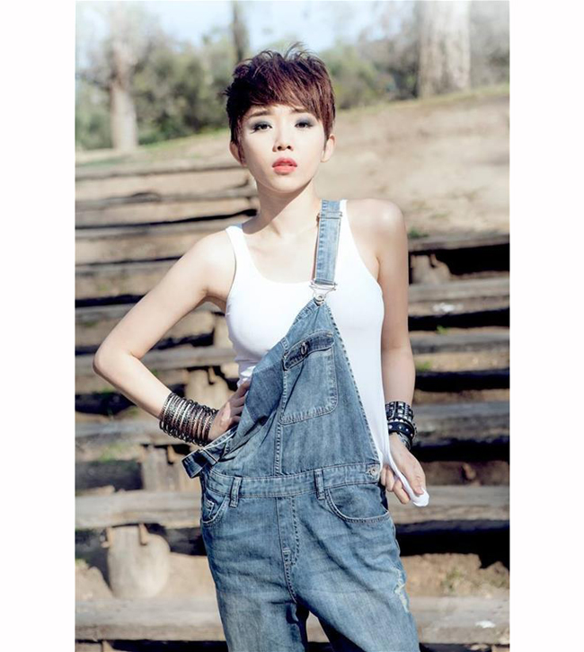 Tóc Tiên được cho là nữ ca sỹ hải ngoại trẻ thường ăn mặc gợi cảm nhất
