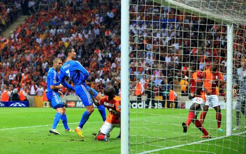 Ronaldo lại là hung thần của Galatasaray - 1
