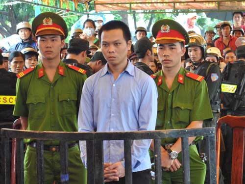 Ngàn người xem xử kẻ cố tình cán chết đối thủ - 3