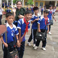 Giáo dục - du học - Đồng phục không đúng logo không được học thể dục