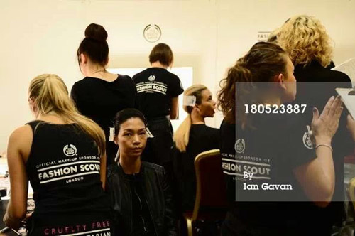 Thúy Hương khiến thời trang Việt tự hào - 2