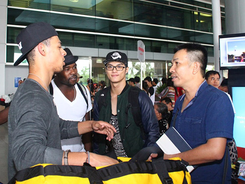 Đến Việt Nam, sao Step Up gặp sự cố đỏ mặt - 2