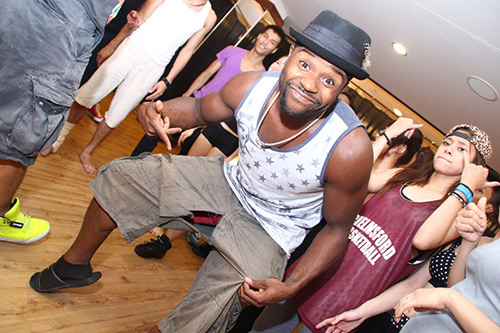 Đến Việt Nam, sao Step Up gặp sự cố đỏ mặt - 6