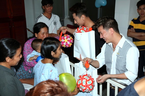 Vân Ngô, Mr Đàm thăm trẻ em bệnh tim - 7