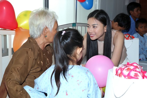 Vân Ngô, Mr Đàm thăm trẻ em bệnh tim - 13