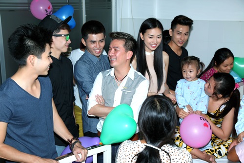 Vân Ngô, Mr Đàm thăm trẻ em bệnh tim - 8