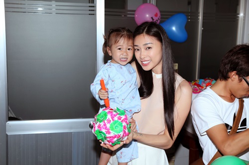 Vân Ngô, Mr Đàm thăm trẻ em bệnh tim - 5