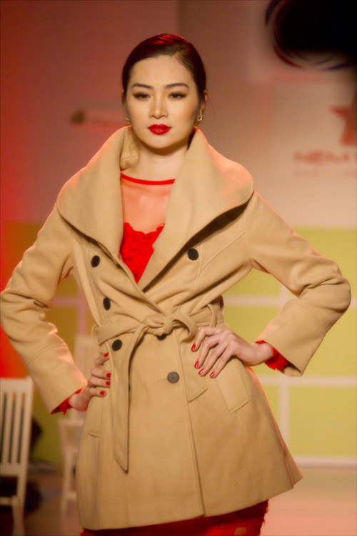 Ngọc Oanh vác bụng bầu lên sàn diễn - 8